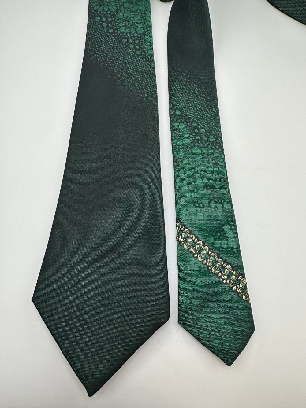 Vintage Green Polyester Necktie Textured Abstract Bubble Pattern Classic 3"